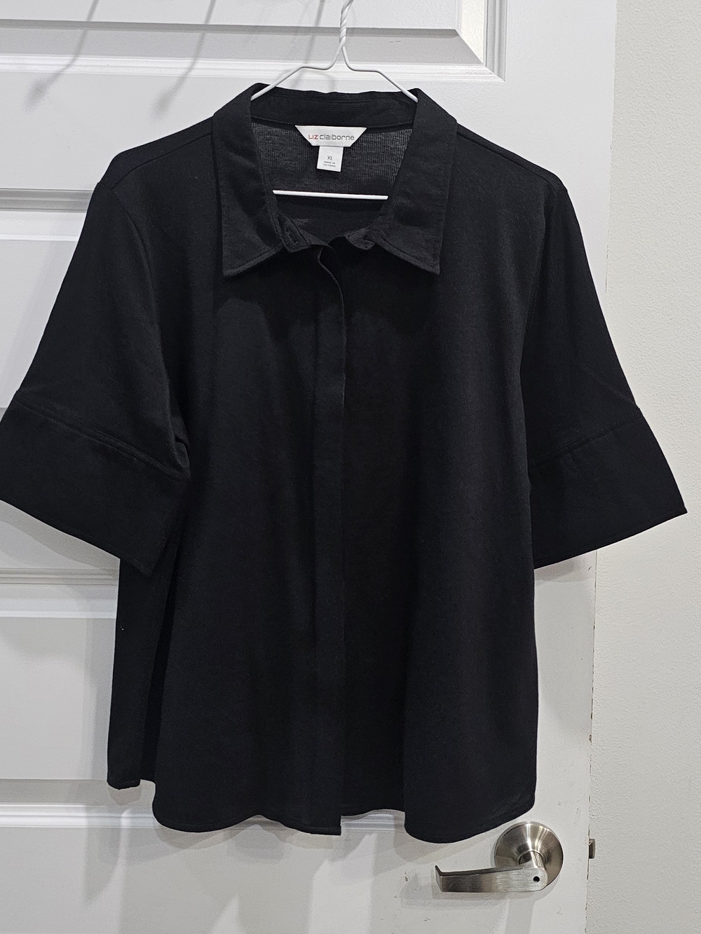 Liz Claiborne Black Short Sleeve Collared Shirt